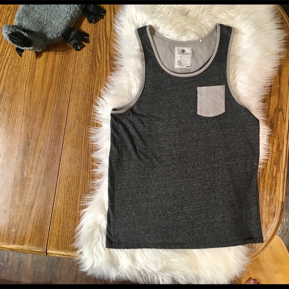 ON THE BYAS tank / medium /Like new